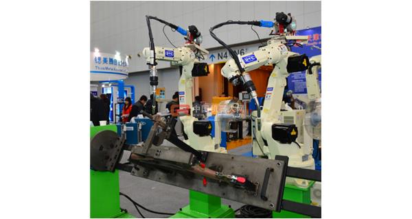日本機器人企業3月齊聚天津 松下、發那科、川崎、OTC重裝亮相